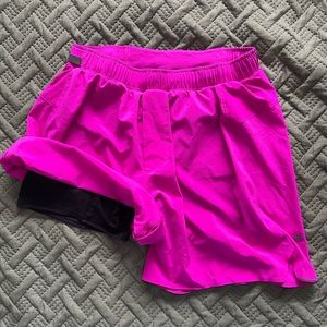 Men’s medium lululemon surge 6” inseam lined shorts.